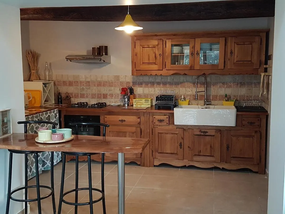 Hébergement de vacances LE SECRET DU CHEMIN confort, détente et loisirs Ars-sur-Formans France