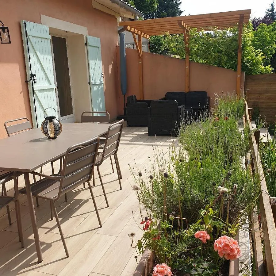 Hébergement de vacances LE SECRET DU CHEMIN confort, détente et loisirs Ars-sur-Formans