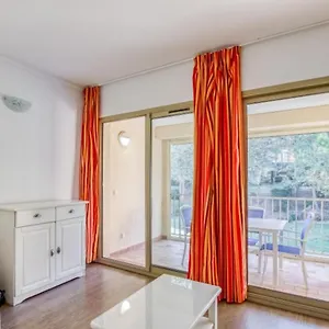 Flat With Swimming Pool Near The Sanary-sur-Mer